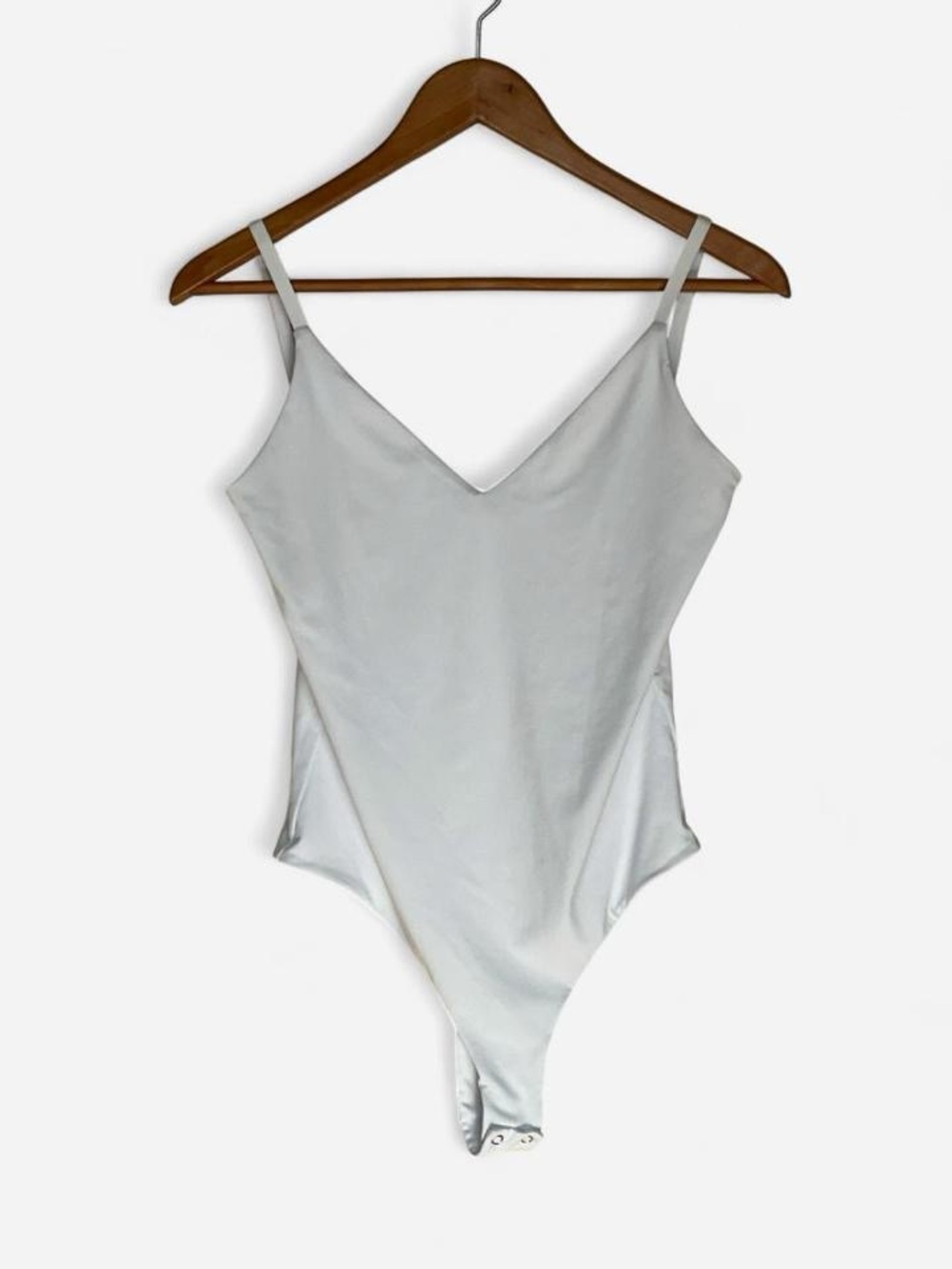 REORIA White Backless V Neck Cami Bodysuit Women’s M NWT Style